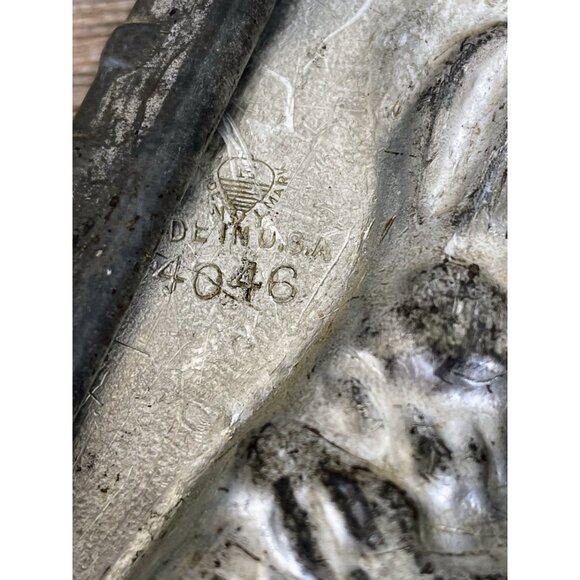 Vintage Eppelsheimer Standing Rabbit with basket Chocolate Candy Mold - Picture 8 of 9